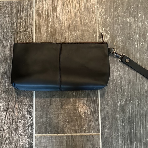 Oak River Black Leather simple wristlet 10"W x 5 1/2"H x 1 3/4"D - Picture 2 of 5